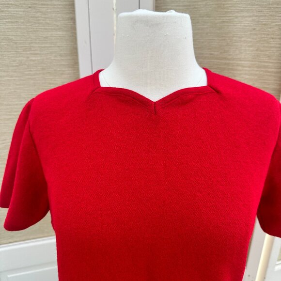 Vintage 1960s Red Short Sleeved Sweater Sweatheart Neckline Sparkly Fabric Retro - Picture 4 of 8